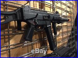 Airsoft Umarex H&K UMP 45 Gas Blowback With 9 Gas Mags #530