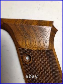 HK P7 PSP Walnut Checkered Pistol Grips FOR FLUSH MAG RELEASE ONLY! W-LOGO U HK P7 PSP Walnut Checkered Pistol Grips FOR FLUSH MAG RELEASE ONLY! W-LOGO U