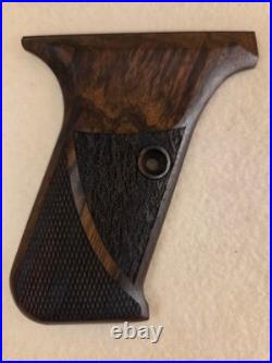 HK P7 PSP Walnut Chkrd/Txtd PistolGrips WithO LOGO FOR PROTRUDING MAG RELEASE U1