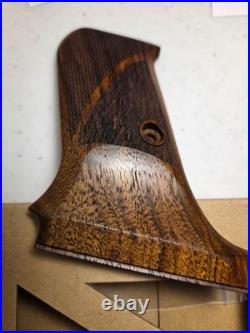 HK P7 PSP Walnut Chkrd/Txtd PistolGrips WithO LOGO FOR PROTRUDING MAG RELEASE U2