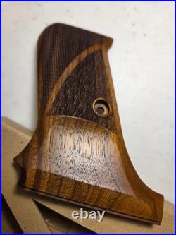 HK P7 PSP Walnut Chkrd/Txtd PistolGrips WithO LOGO FOR PROTRUDING MAG RELEASE U3