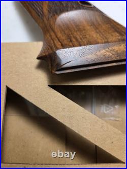 HK P7 PSP Walnut Chkrd/Txtd PistolGrips WithO LOGO FOR PROTRUDING MAG RELEASE U4