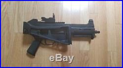 Umarex H&K UMP 45 AEG rifle Airsoft with Red Dot Sight, 4 Magazines, and Sling